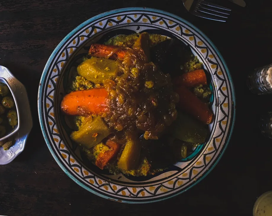 Le Couscous Royal : un grand classique mijoté avec générosité