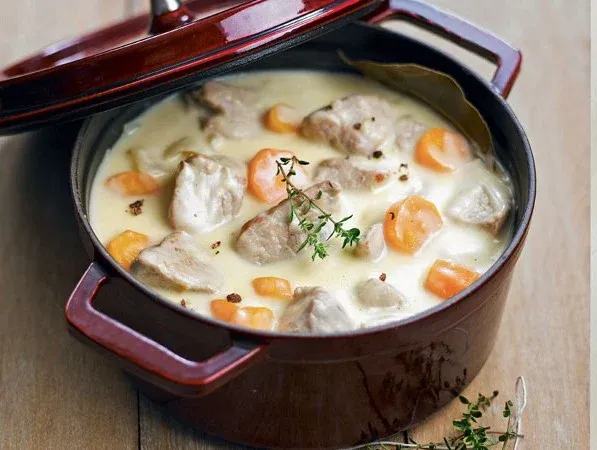 La Blanquette de Veau : la douceur d'un plat mijoté, prêt à déguster