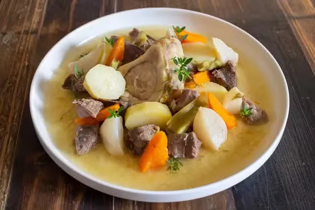 Le Pot-au-feu : le grand classique français, mijoté avec soin